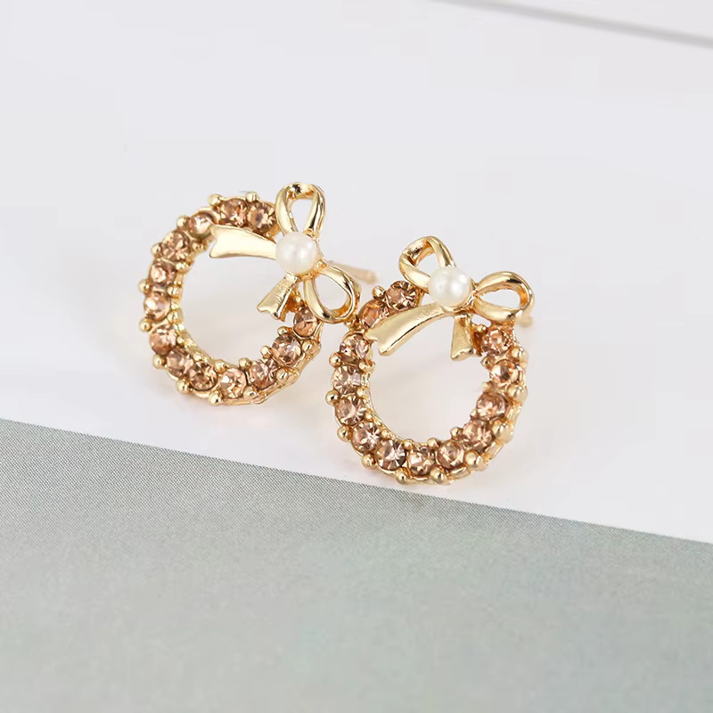 Knot of Pearl Light